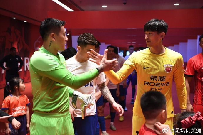 云贵暴熊队对阵吴越雪豹队，UFC总决赛读秒绝平，门将神扑救主——球迷期待下一战的简单介绍