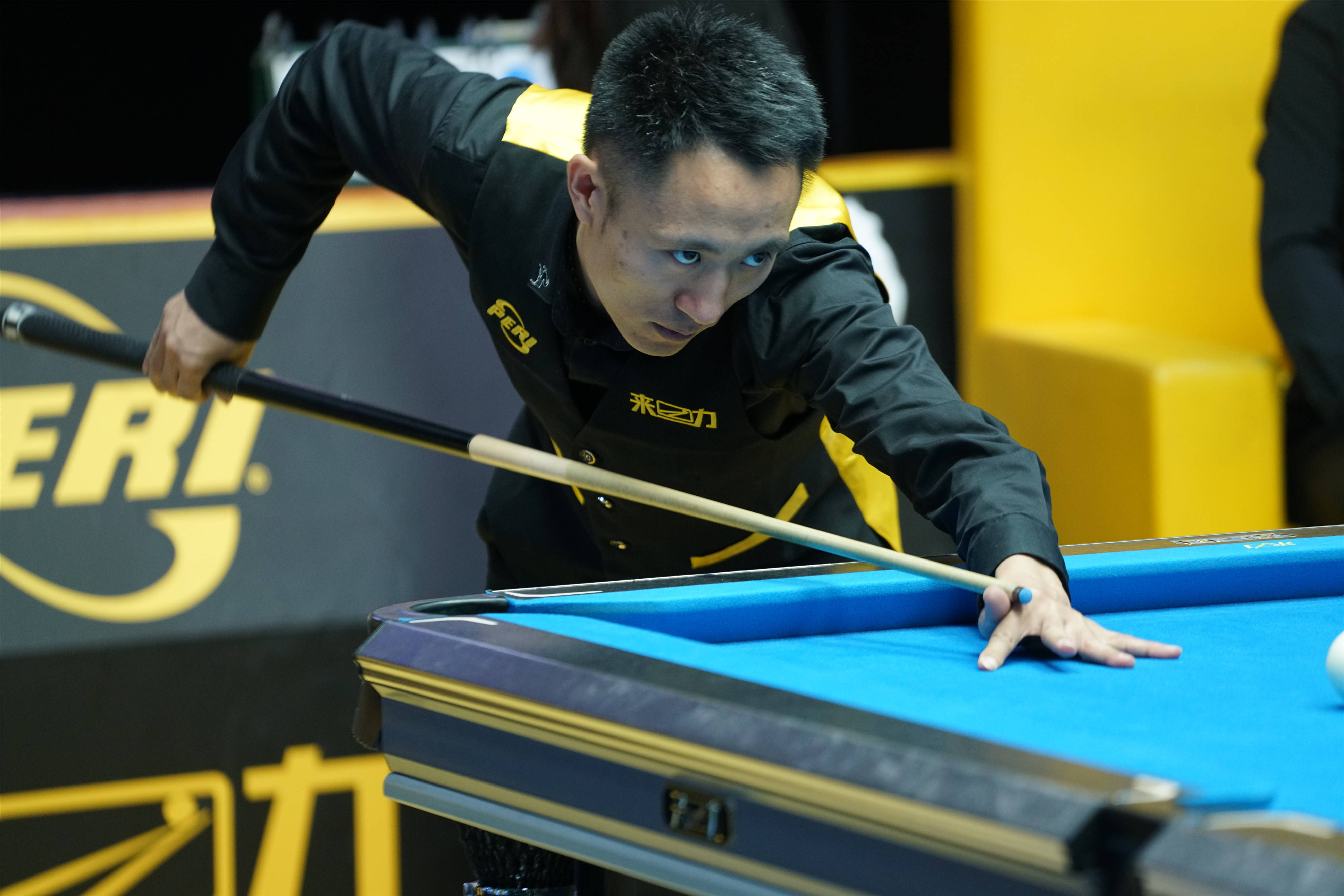 包含大奖赛巅峰对决！北城火狐队惊险晋级雪域青龙队，板球赛场再起波澜；赛后更衣室沸腾的词条