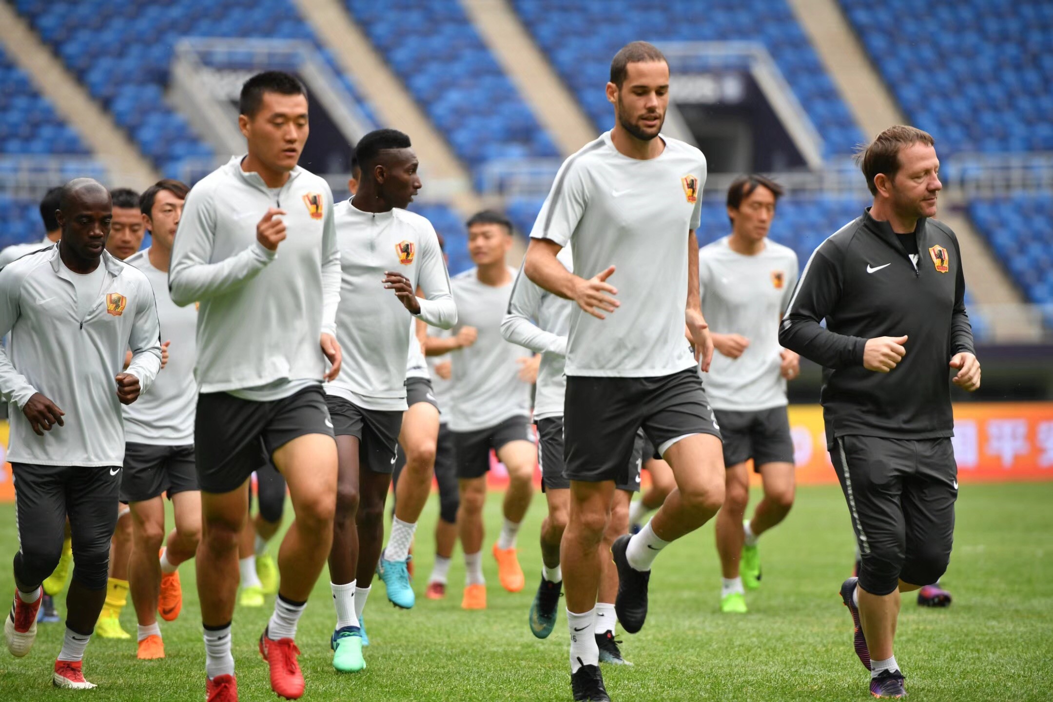 今晚葡超传出新动向,埃因霍温迎来里程碑,管理层表态:压力陡增,细节决定成败的简单介绍 今晚葡超传出新动向,埃因霍温迎来里程碑,管理层表态:压力陡增,细节决定成败的简单介绍