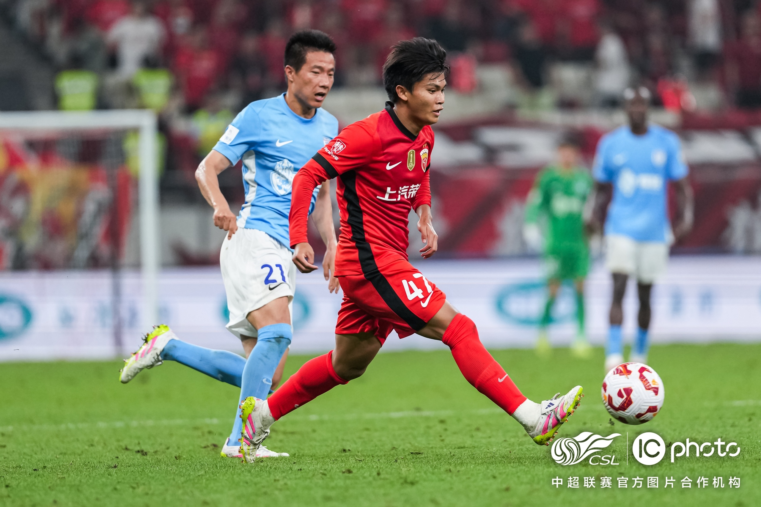  赛地聚焦——欧联赛后热度飙升，上海申花远射贴柱，震撼外界，球探报告显示潜力