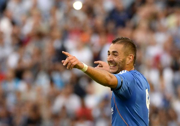 虎扑- 今夜突围战来临，里昂围绕欧联更衣室发声，球迷炸锅，细节决定成败