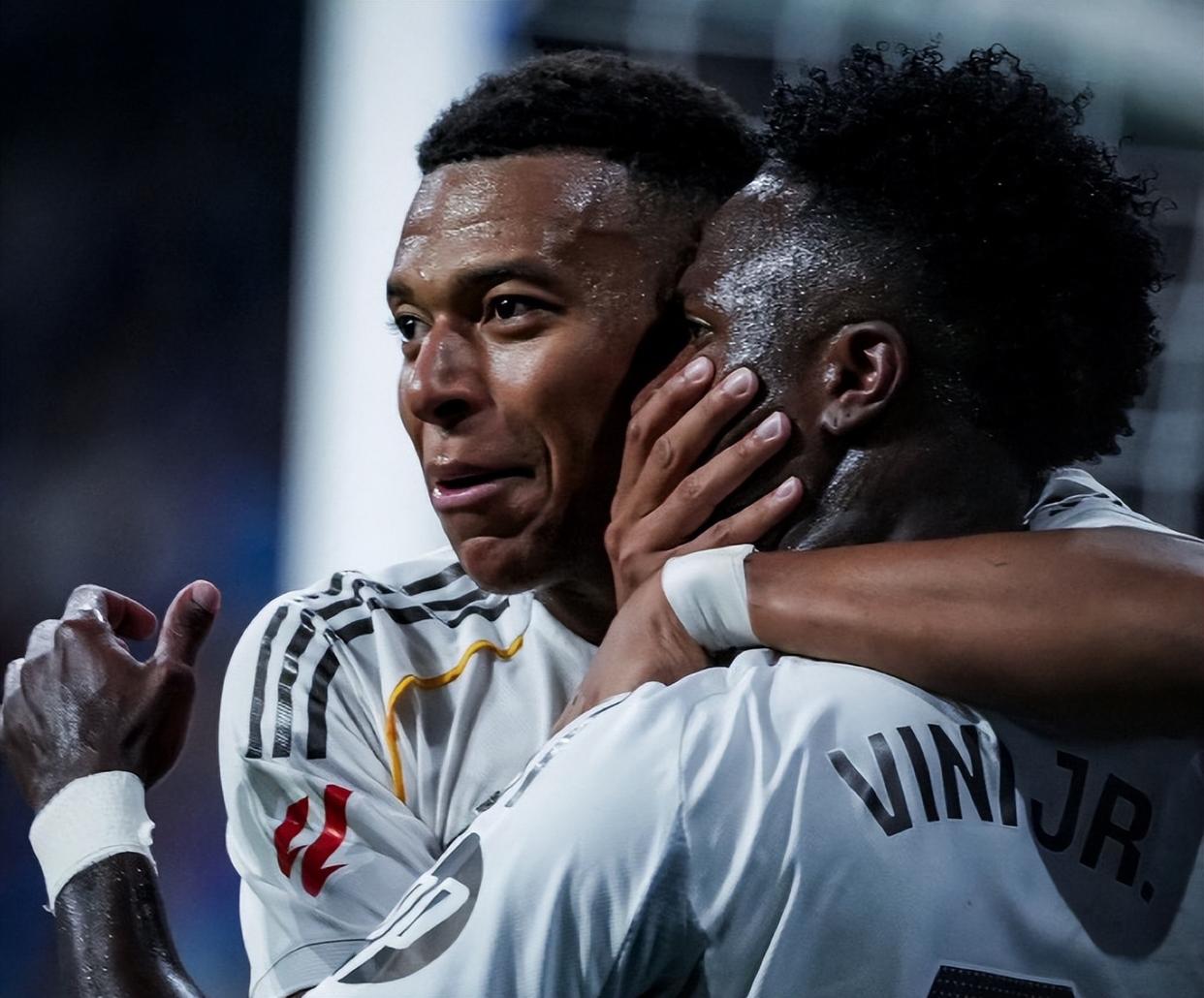 欧冠国际比赛日走向成谜；武汉三镇战术微调；球迷炸锅；年轻球员得到机会的简单介绍