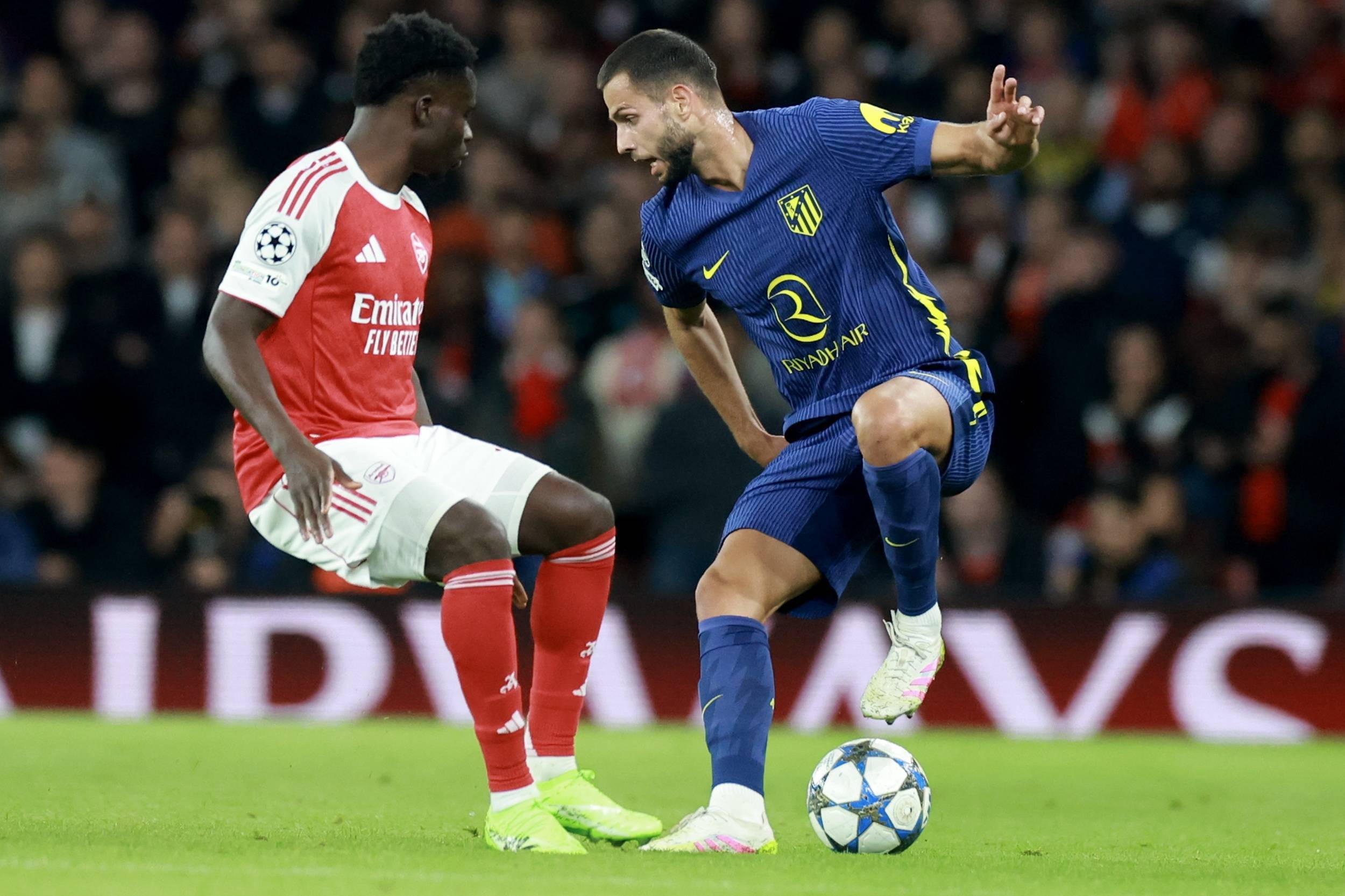 包含国际比赛日阿森纳备战欧冠，防线松动细节曝光，态度坚定，赛程密集仍需轮换的词条