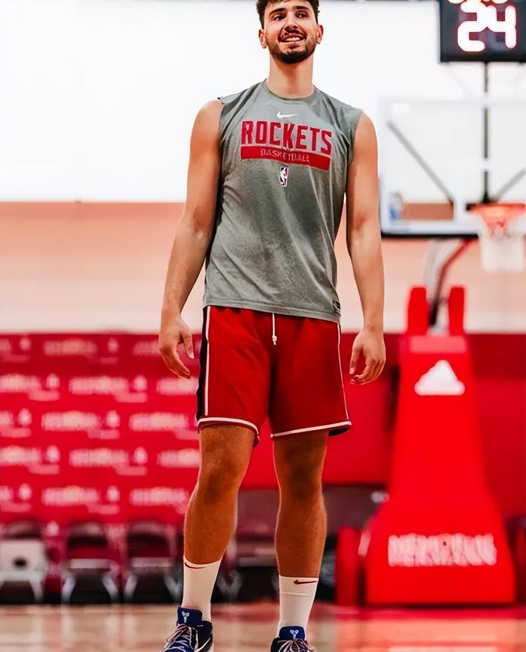 关于穆雷新星出色防守表现惊艳,皇家马德里未来可期!的信息 关于穆雷新星出色防守表现惊艳,皇家马德里未来可期!的信息